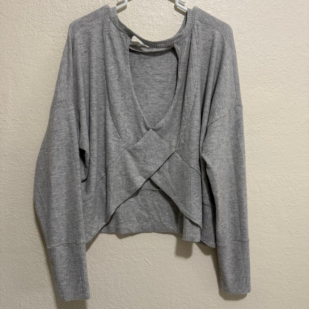 Lucky Brand Grey Ribbed Cutout Back Cropped Pullover Sweater Women's Medium - Picture 4 of 10